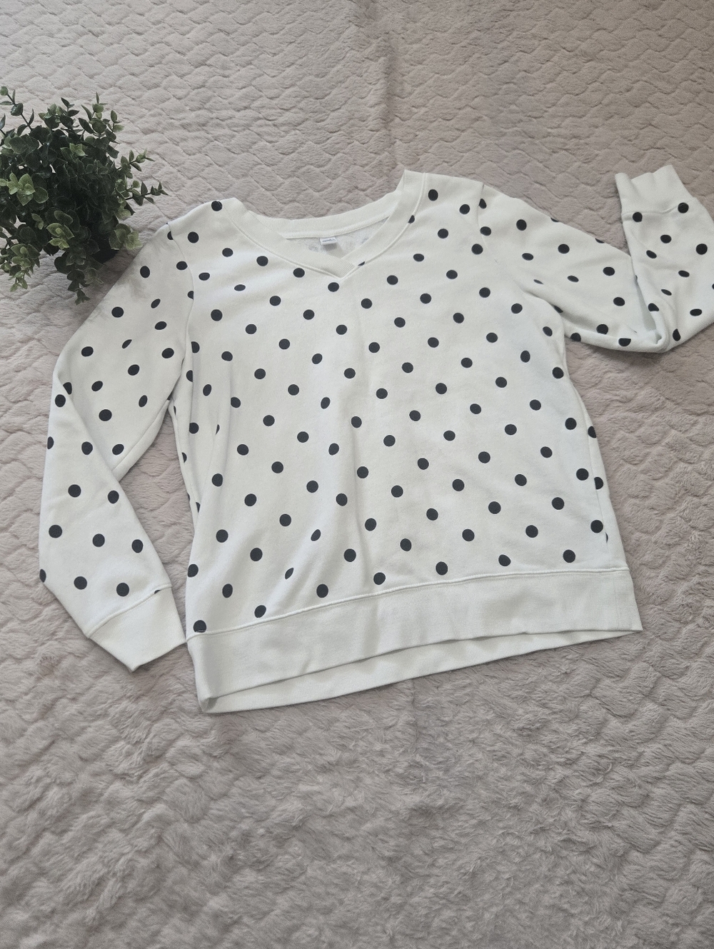 Old Navy White & Black Polka Dot Fleece V-Neck Business Casual Sweater, Medium